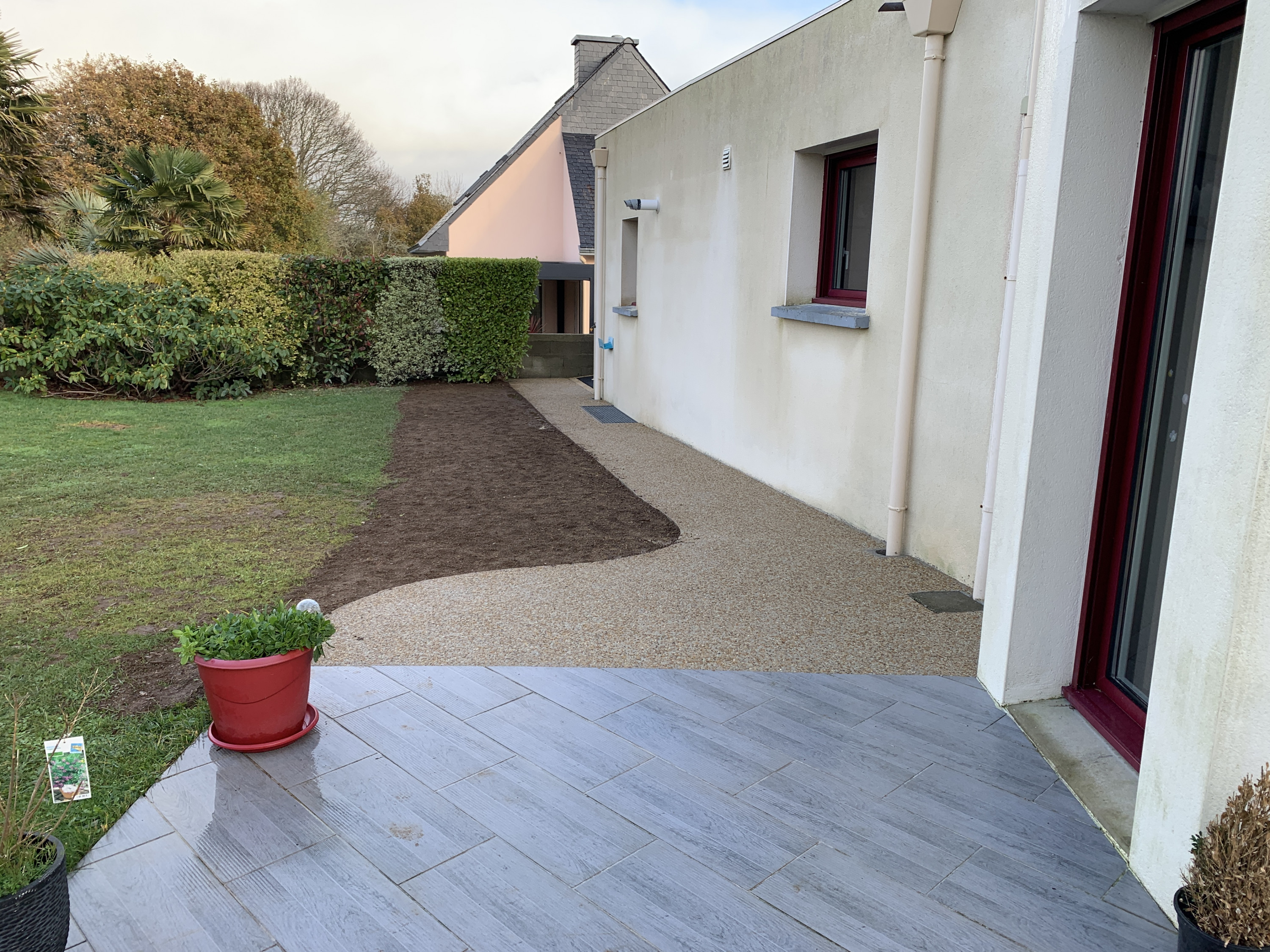 Installation de béton lavé à Milizac EMC PAYSAGES