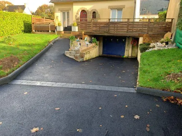 Travaux d’enrobés près de Brest